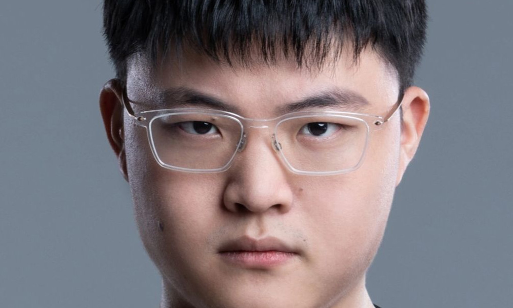 英雄联盟前职业选手Uzi结婚了 史森明动作亲密