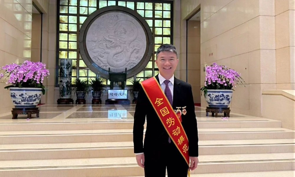 米哈游总裁大伟哥获全国劳模 游戏行业迎来新里程碑