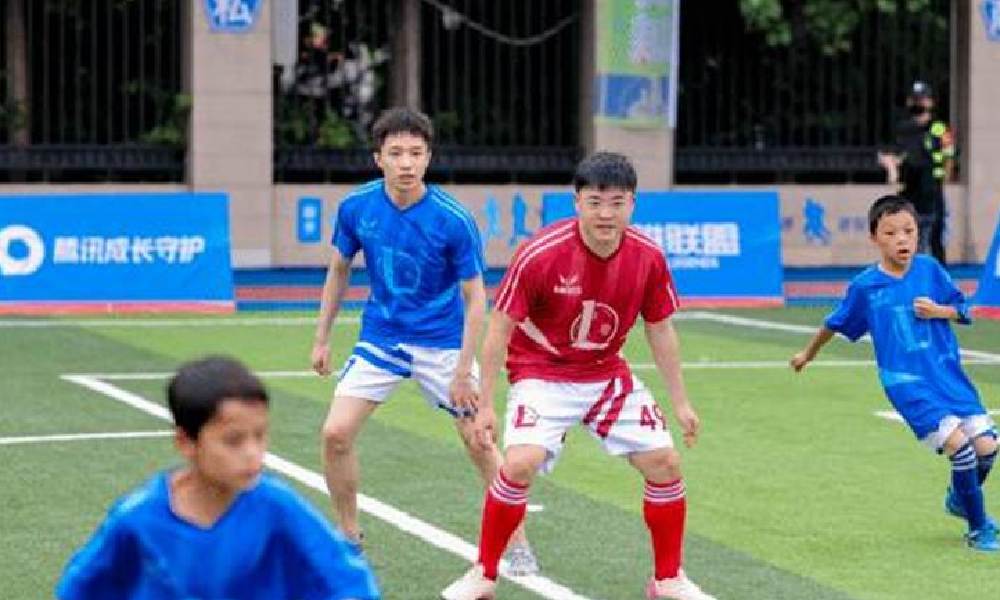 UZI和明凯再度携手 参加英雄联盟公益活动