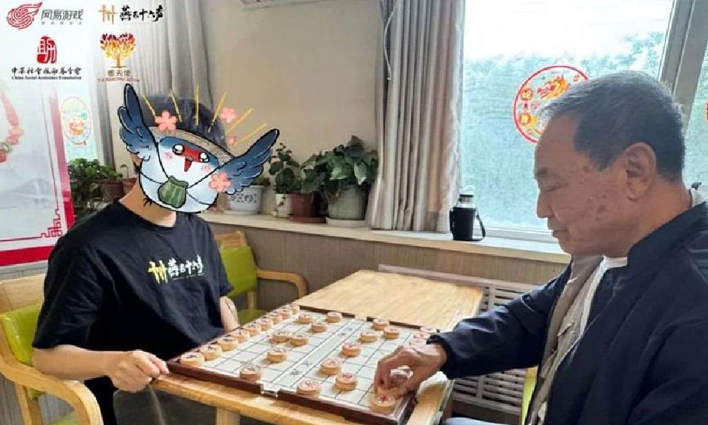 燕云十六声将与中华社会救助基金会帮扶特困老人