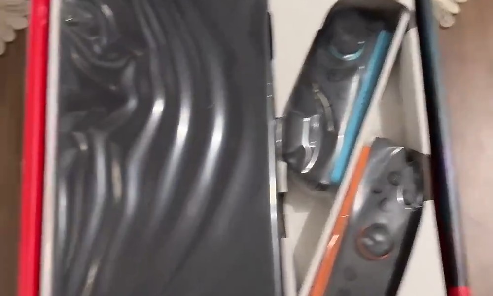 Switch2主机提前泄露开箱视频 目前无法运行游戏