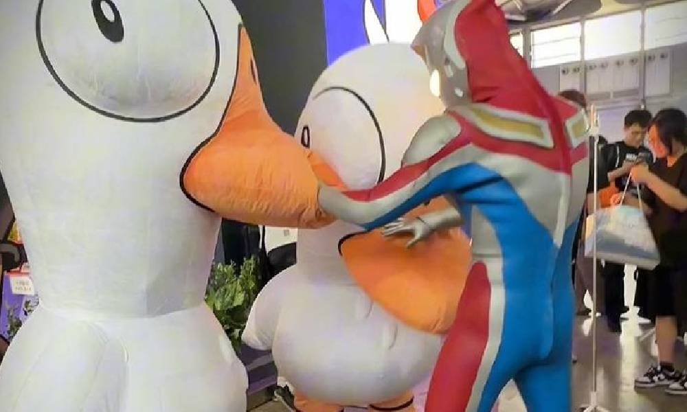 鹅鸭杀手游2025chinajo情报 大鹅跟奥特曼打起来了