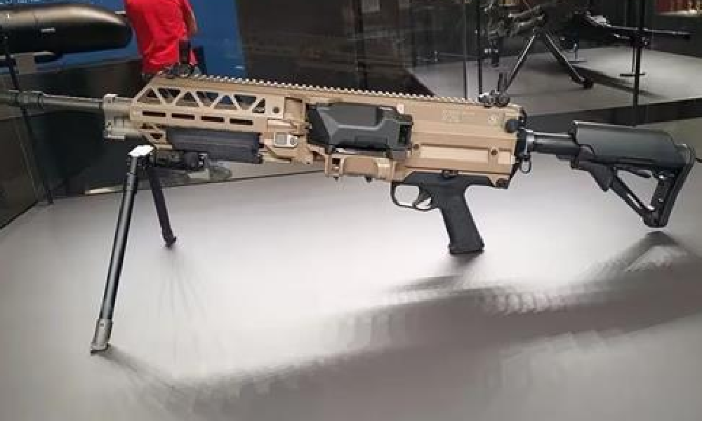 暗区突围暗区军武志新发布 FNEVOLYS轻机枪登场