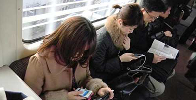 美国大学称：沉迷手机易患肿瘤癌症