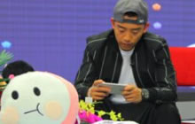 郑恺触手TV公益手游直播首秀 爱心援建农村读书点