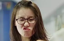 新晋奥运表情包诞生 傅园慧用洪荒之力玩球球？