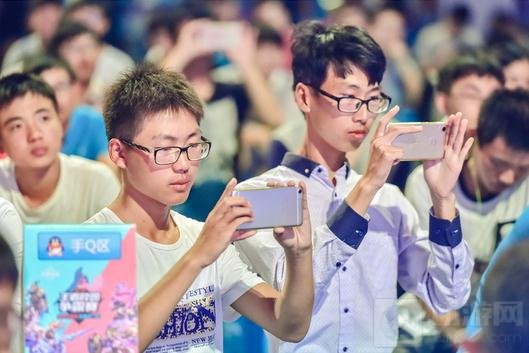 王者荣耀校园争霸赛嗨战中 引爆四市大学城