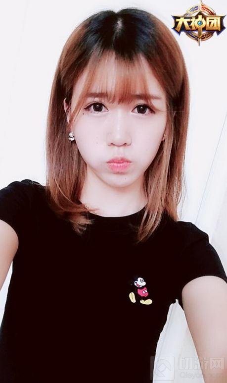 王者荣耀美女主播驾到 长腿美女CC幕后生活