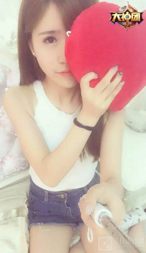 王者荣耀美女主播驾到 长腿美女CC幕后生活