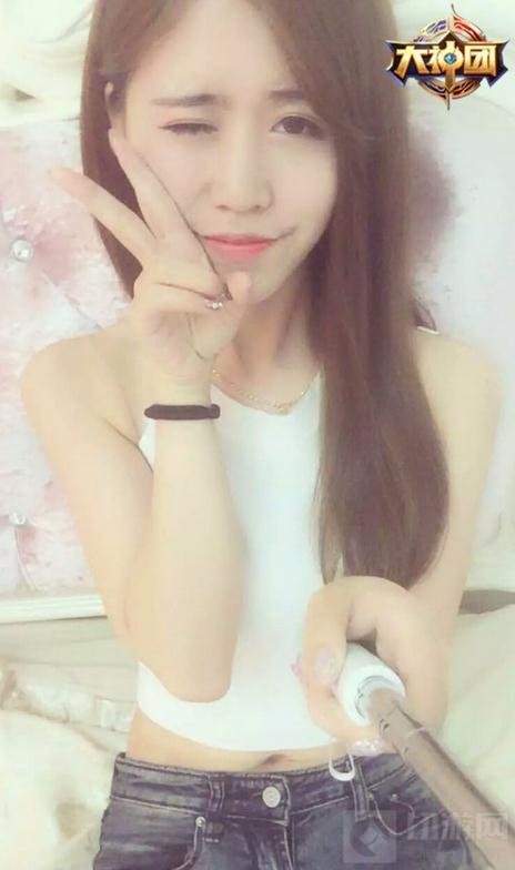 王者荣耀美女主播驾到 长腿美女CC幕后生活