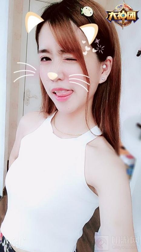 王者荣耀美女主播驾到 长腿美女CC幕后生活