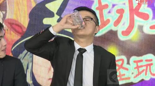 万圣节将来 王祖蓝再次来到球球大作战陪你过佳节