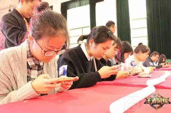 王者荣耀城市赛济南站战报 美女福利源源不断