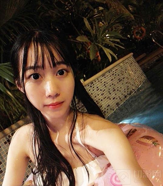 CF手游女神阿狸驾到 长腿标准A4腰诱惑十足