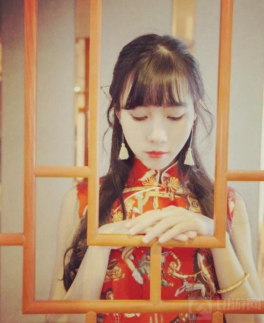 CF手游女神阿狸驾到 长腿标准A4腰诱惑十足