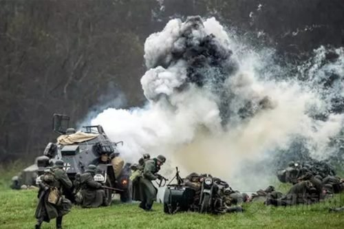 3D坦克争霸2携手军武重演战争 场面火爆似大片