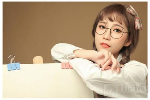 球球大作战美女主播写真照 有球玩更有球看