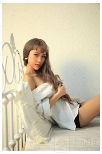 球球大作战美女主播写真照 有球玩更有球看