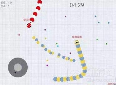 贪吃蛇大作战顺着吃光点技巧 发育战术解读