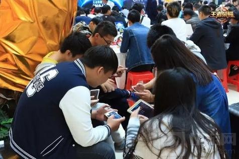 王者荣耀城市赛武汉站高颜值美女COS来参战