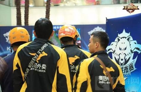 王者荣耀城市赛武汉站高颜值美女COS来参战