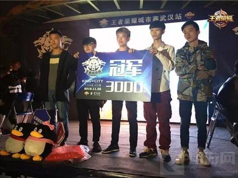 王者荣耀城市赛武汉站高颜值美女COS来参战