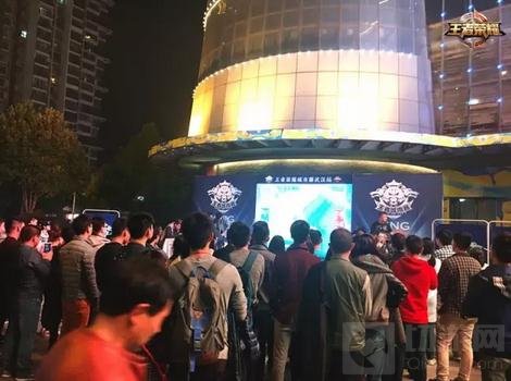 王者荣耀城市赛武汉站高颜值美女COS来参战