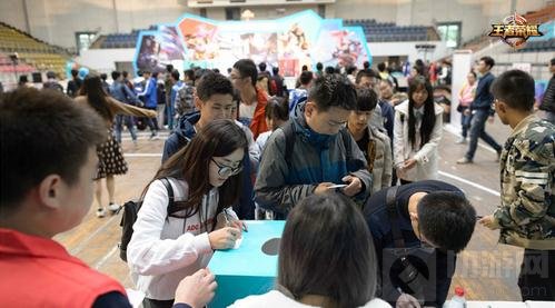 王者荣耀校园争霸赛入侵重庆 辣眼睛比赛开启