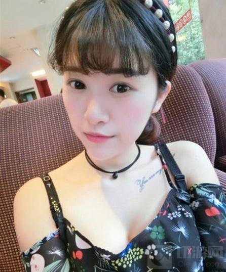 CF手游美眉零距离女神资料卡 极度诱惑小艺