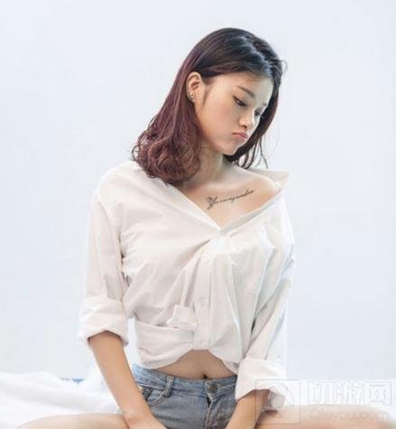 CF手游美眉零距离女神资料卡 极度诱惑小艺