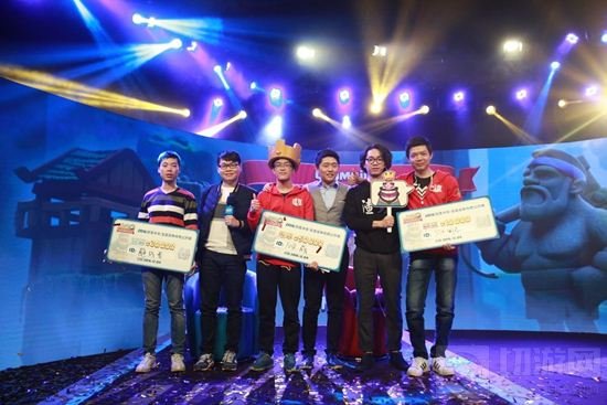 皇室战争荣获App Store及Google Play年度最佳游戏