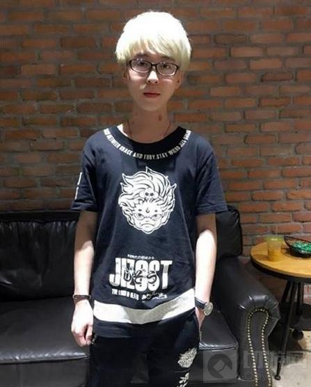 王者荣耀主播嗨氏获金浪奖 万千迷妹戏称最浪