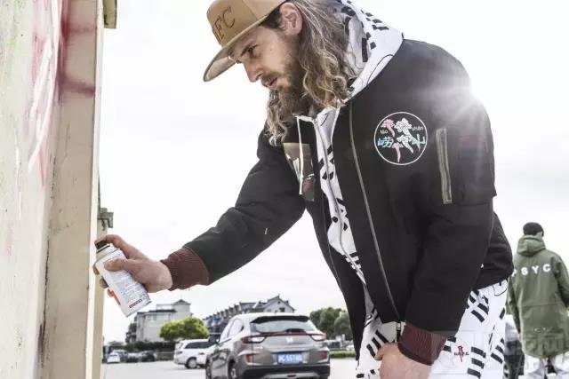 球球大作战联手Devil Nut为全球球宝打造潮流卫衣