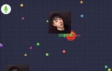 球球大作战团队进入游戏之后绿刺变成了图片