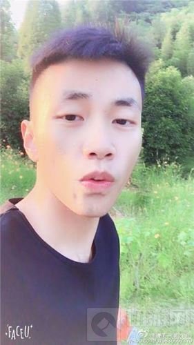 球球大作战玩家私房照 竟然是这样的俊男美女