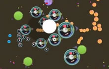 球球大作战疯子精彩操作 生存狂吃50条命还有谁