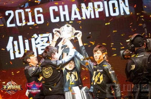 移动电竞选手月薪可达五万 每日训练10小时