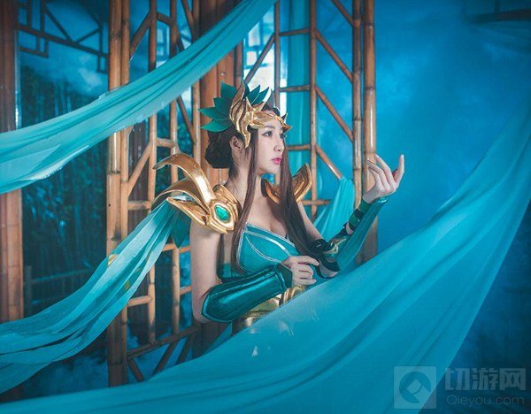 王者荣耀虞姬绝美COS分享 长腿虞姬英姿飒爽