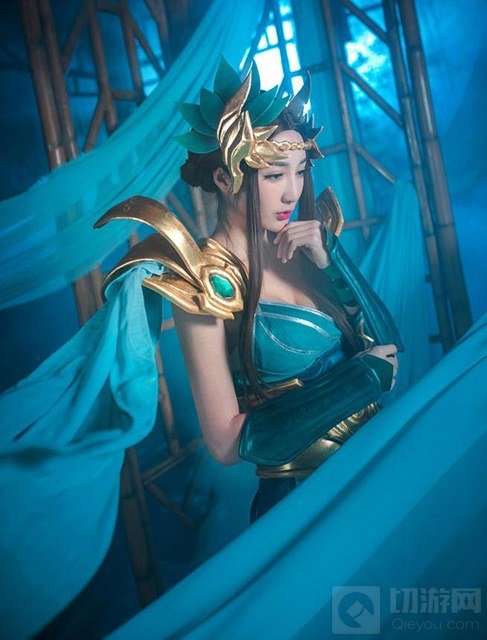 王者荣耀虞姬绝美COS分享 长腿虞姬英姿飒爽