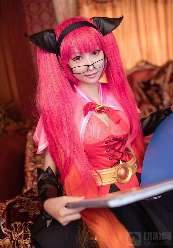 王者荣耀安琪拉cosplay 粉红小萝莉安琪拉