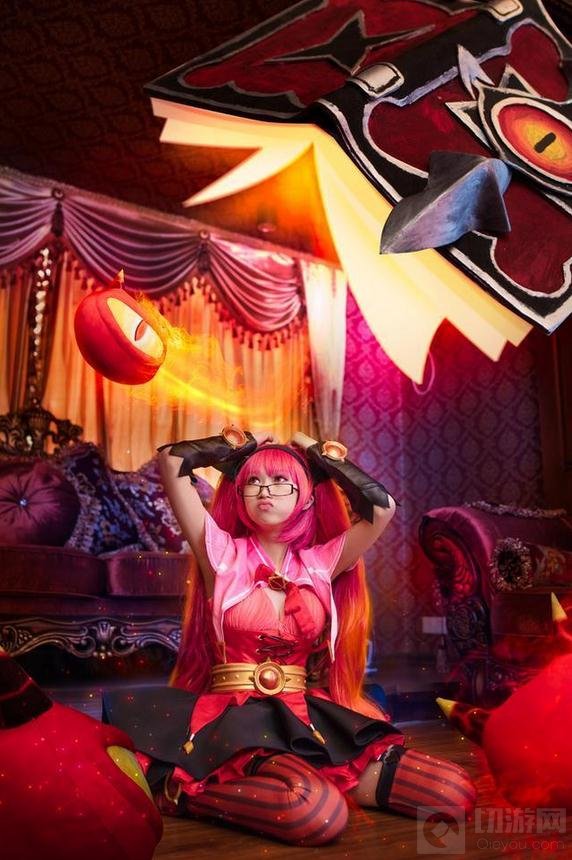 王者荣耀安琪拉cosplay 粉红小萝莉安琪拉