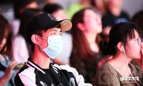 男孩纸快看过来 球球大作战漂亮小姐姐信息曝光