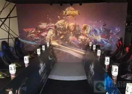 全国第一家手游网吧曝光 玩王者荣耀爽翻天