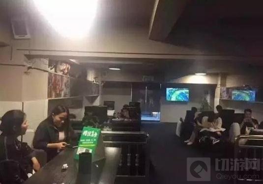 全国第一家手游网吧曝光 玩王者荣耀爽翻天