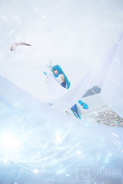 傲骨寻梅 王者荣耀冰雪女王王昭君绝美cos照 