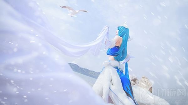 傲骨寻梅 王者荣耀冰雪女王王昭君绝美cos照 