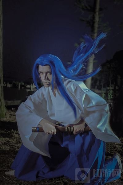 王者荣耀橘右京COS帅气照片 为你献上一朵花