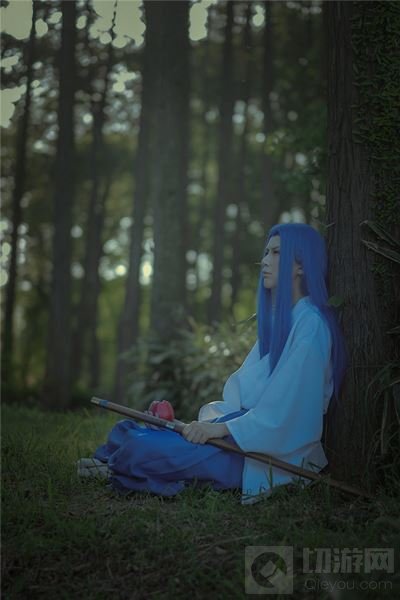 王者荣耀橘右京COS帅气照片 为你献上一朵花