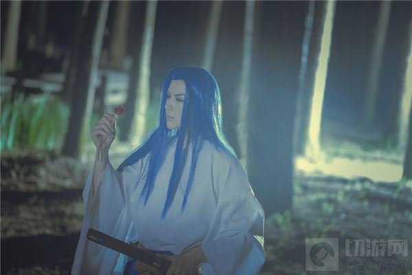 王者荣耀橘右京COS帅气照片 为你献上一朵花