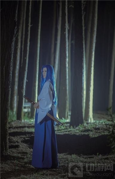 王者荣耀橘右京COS帅气照片 为你献上一朵花